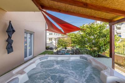 Seaview&jacuzzi 2BR apt