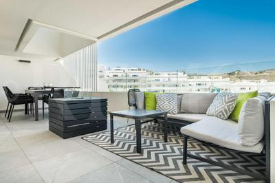 Apartment with parking, gym & terrace by REMS