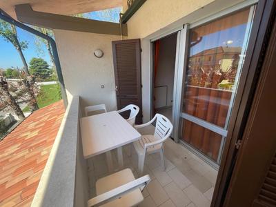VEGA BILOCALE CON PISCINA E TERRAZZA