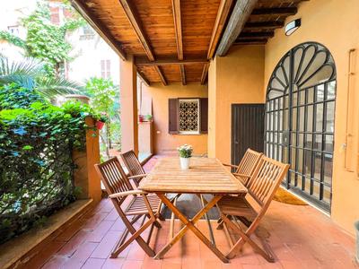 [Luxury House & Secret Garden] - Strategic location, 100m to Metro B