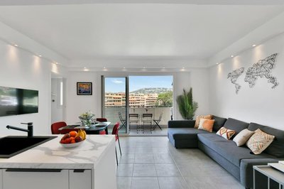 CROISETTE BEACH - Modern 2 Bdrs Best Location!