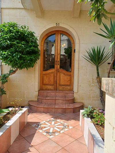 Cosy spacious maisonette
