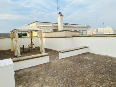 Mini attico con ampio terrazzo