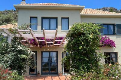 Staffed, unique and luxurious coastal villa in beautiful Anidri, Paleochora