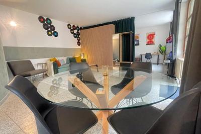 Modern City Apartment l Netflix l fast wifi l Xbox