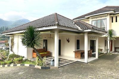 Urbanview Resort Syariah Khansa Cisarua Puncak by RedDoorz