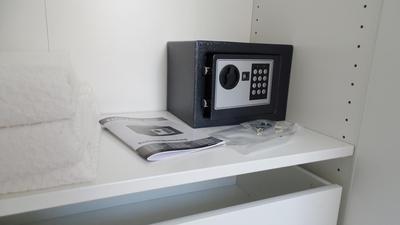 Petite Grey Apartment with free private parking