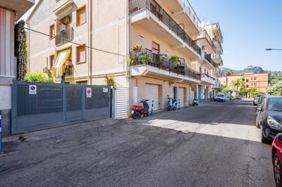 Giardini Naxos Roomy Flat near the Sea