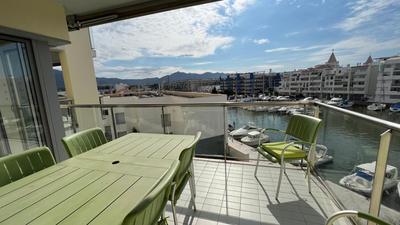 Precioso piso con vista al canal y piscina en roses AV-69