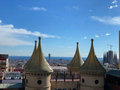 Amazing sea and Sagrada Familia views homey apartment