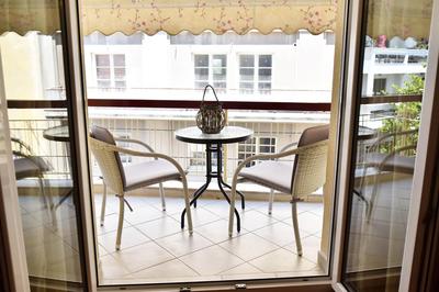 Downtown Apartment 10
