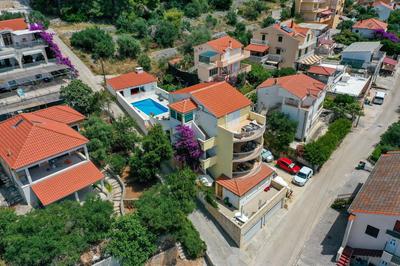 Apartments Villa Nea Leona