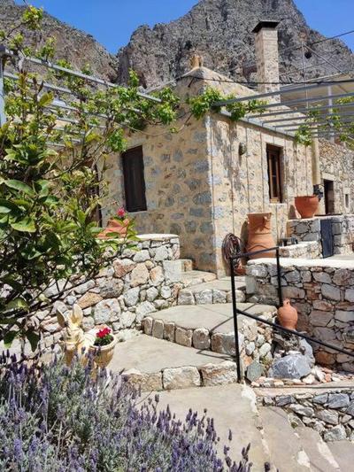 Calliope stone house