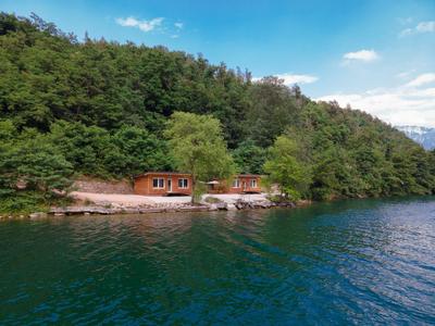 Chalet Alessandrini - Private Lakeside Beach