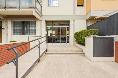 San Jacopino Roomy Flat with Balconies