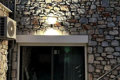 Sun-kissed Delight: New apartment in Nikiti!