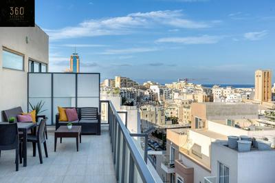 Meridian Suites - Stylish homes in St Julians next to Spinola
