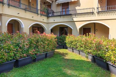 Emerald Suites