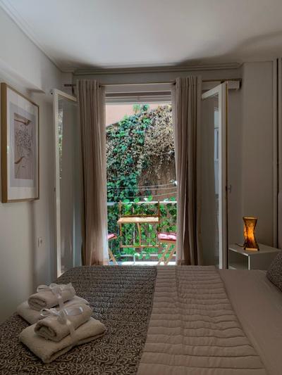 Chic Urban Living: Apartment in Acropolis-Koukaki