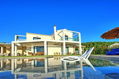 Villa Acropolitana by PosarelliVillas