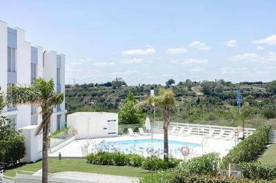 Stylish 3 bedroom Le Mirage close to beach RDR317