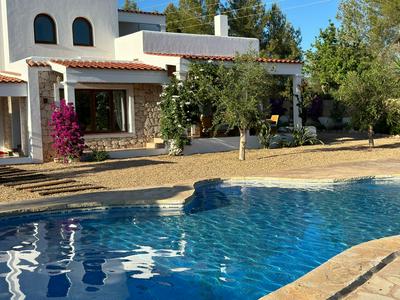 Your perfect hideaway only 5 minutes from Ibiza