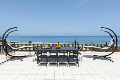 White&Blue Beachfront Luxury Suite