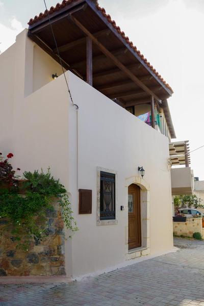 Throumbi House