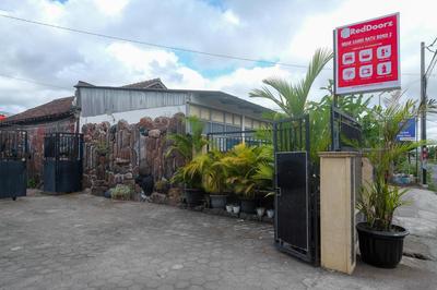 RedDoorz near Candi Ratu Boko 2