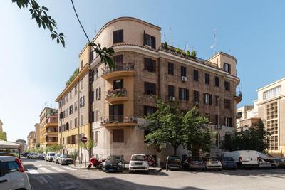 Eleonora Apartments