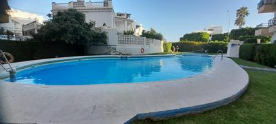 La casita de la piscina