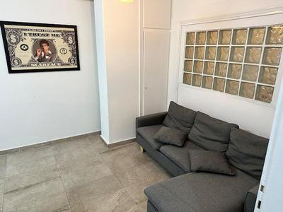 Downtown Athens flat - sleeps 4