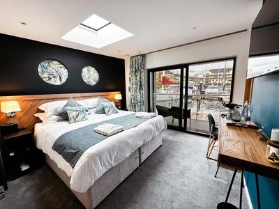 Rooms at Penarth Marina