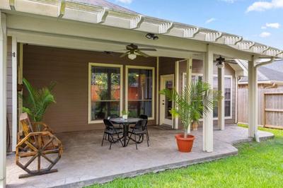 4BR Houston Home Sleeps 9 with Foosball & Covered Patio