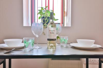 Princess Lofts City Centre Studios with Nespresso Coffee Machines & NEW Fast Wifi By StayRight
