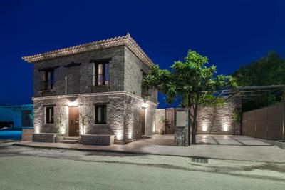 Villa Frontale - Restored Villa with Pool Perfect for 6 Nestled Next to a Traditional Olive Mill and Local Farms Offering Authentic Hospitality and Organic