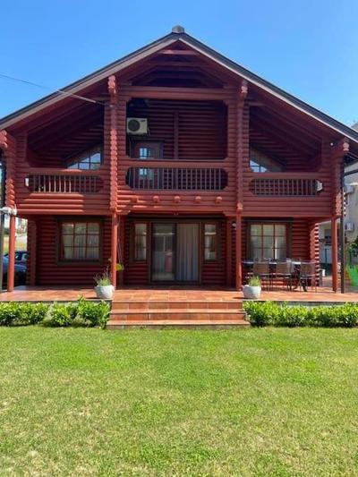 Honka's retreat - wooden beauty