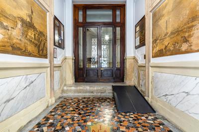 Livorno Central Flat-2 min walk the Cathedral!