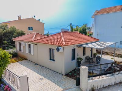 Frank's Place - Private Parking