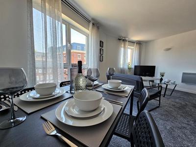 Spacious Two Bedroom Apartment with 2 En-suite Bathrooms Parking included