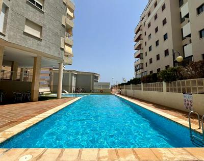 Primera línea con piscina en Calpe