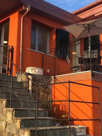 OrangeHouse Cinque Terre. Private parking