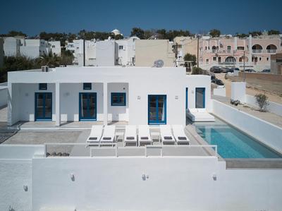 Thadeos Villa with private jetted Pool