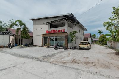 Urbanview Hotel Diamond Malai Permata near Universitas Palangkaraya