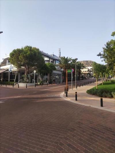 VOULIAGMENI RIVIERA center between Beach and Lake