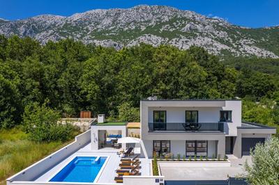 3-bedroom villa Pera with heated pool, 7km from beach