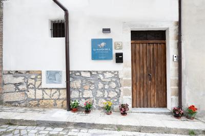 Room in Guest room - Luxury Room La Mandorla