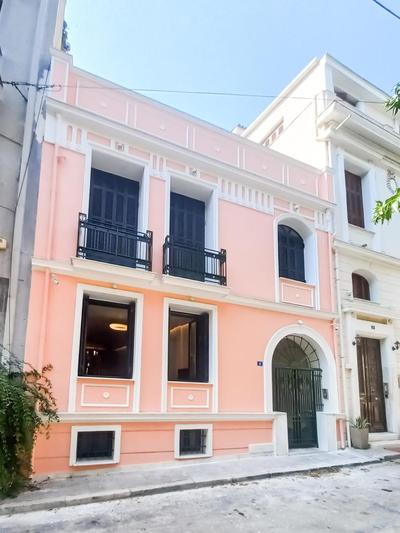 Chic & central Athenian apartment! EV4