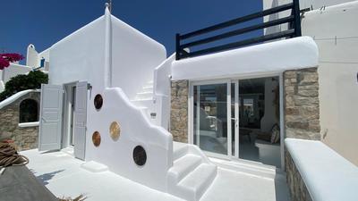 Villa Aderfia with private hot tub