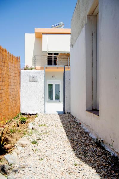 House - Sleeps 4 - Private Courtyard - Parking